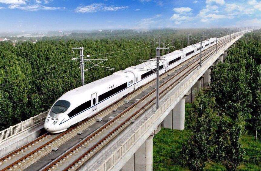 2030年中国铁路营业里程将达18万公里左右  2026-01-04 17:33:48 来源：中国新闻网  字号